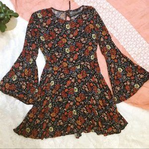 🍄3/$20🍄 AE Floral, bell-sleeve, dress